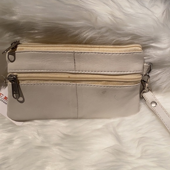 NWT Women’s leather wrist wallet - Picture 2 of 3